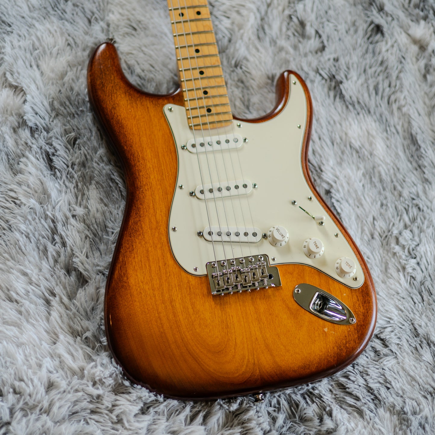 Fender USA Nitro Satin Series Stratocaster 2012 - 2014 - Honeyburst