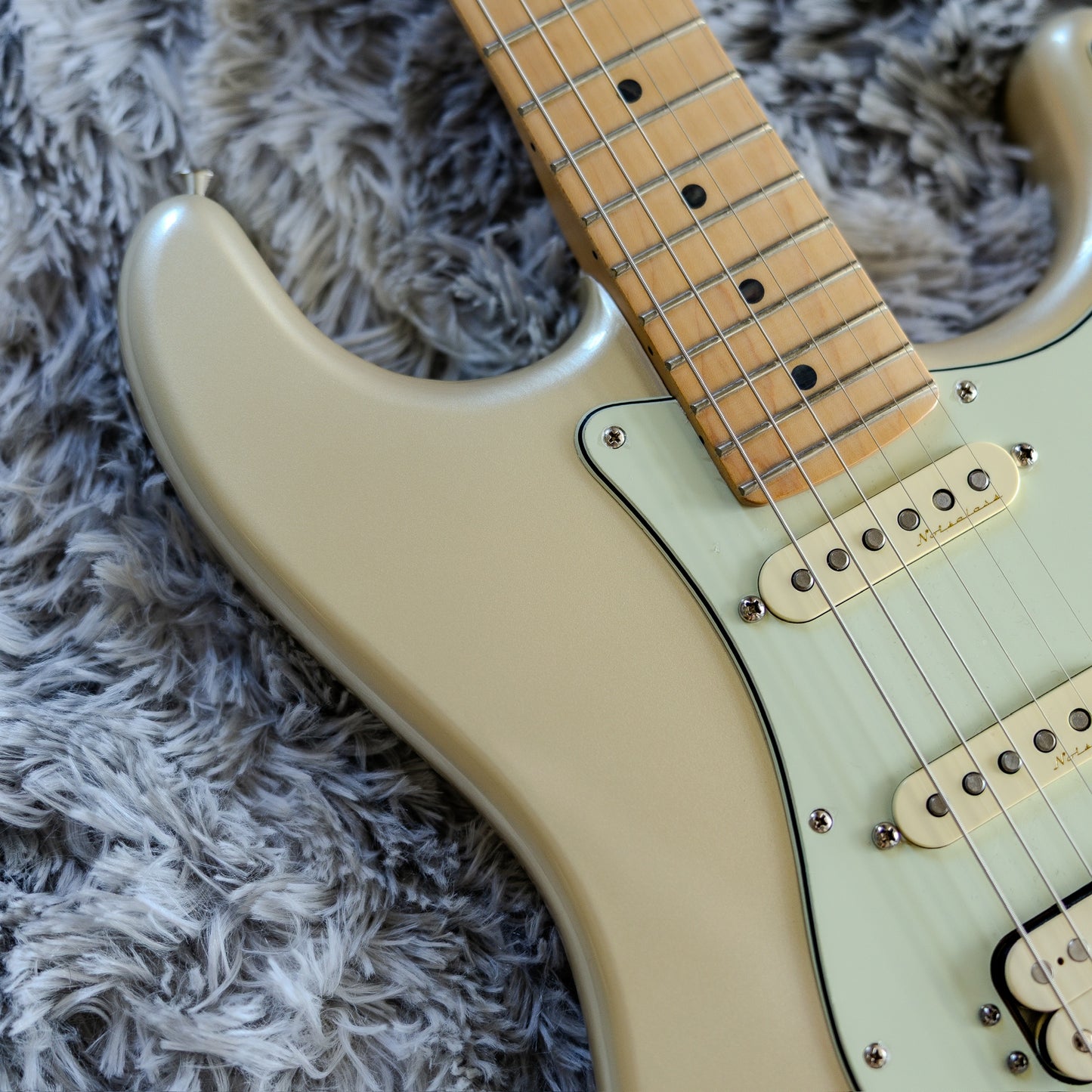 MINTY Fender Deluxe Stratocaster HSS with Maple Fretboard 2017 - 2021 - Blizzard Pearl
