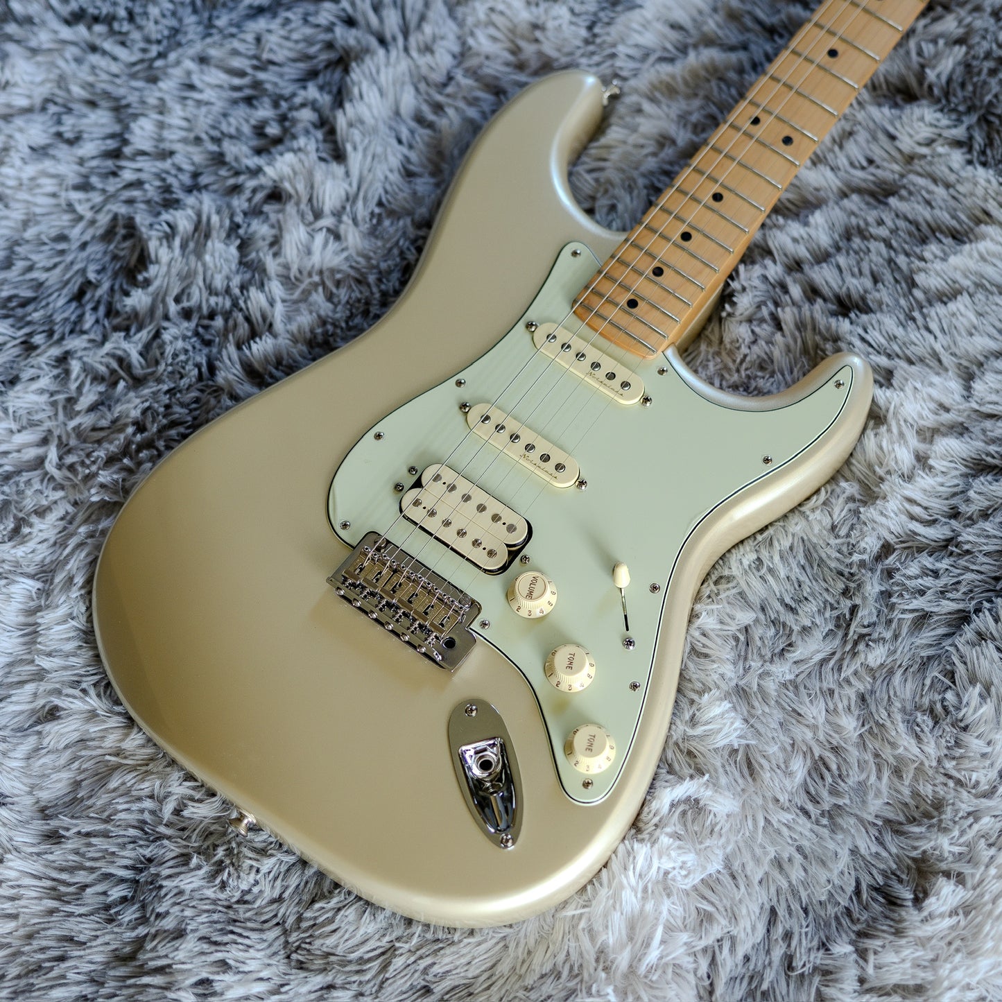 MINTY Fender Deluxe Stratocaster HSS with Maple Fretboard 2017 - 2021 - Blizzard Pearl