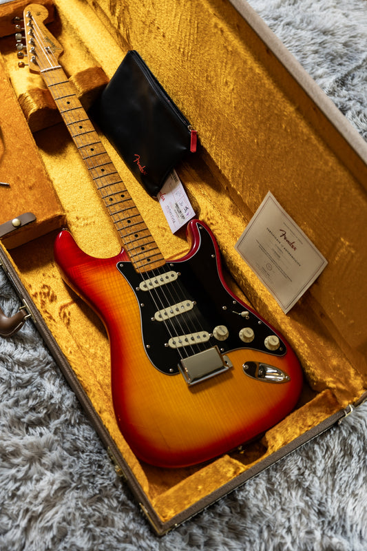 Fender Rarities Series Flame Ash Top American Original '60s Stratocaster with Birdseye Maple Neck 2019 - Plasma Red Burst