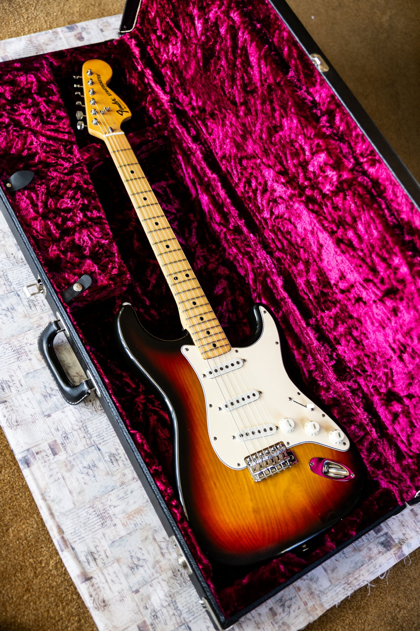Fender Stratocaster with 3-Bolt Neck, Maple Fretboard 1971 - 1977 - Sunburst