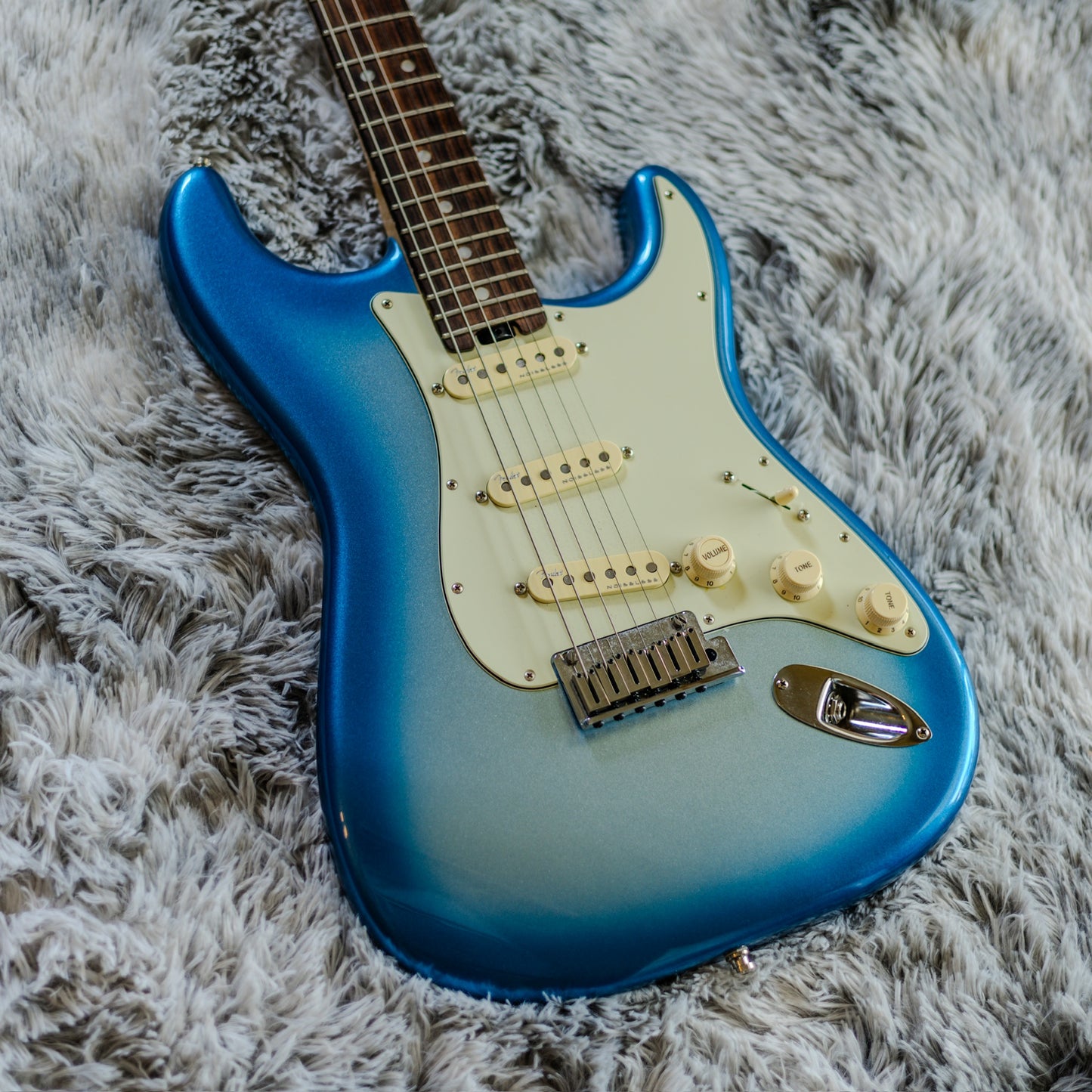 Fender American Elite Stratocaster with Rosewood Fretboard 2016 - 2019 - Sky Burst Metallic