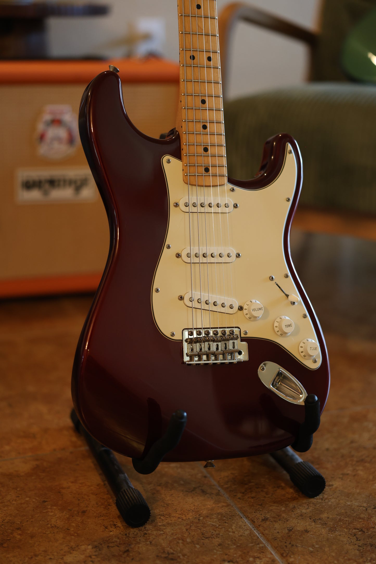 Fender Standard Stratocaster with Maple Fretboard 2006 - 2014 - Midnight Wine