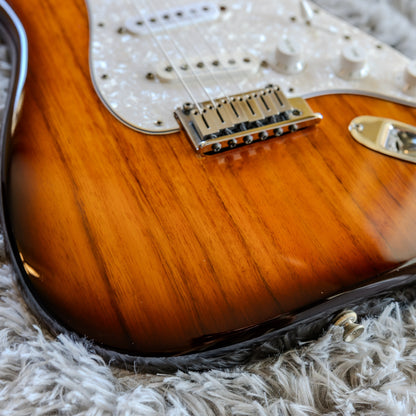 SUPER RARE Fender Special Edition Koa Stratocaster 2006 - 2008 - Antique Burst