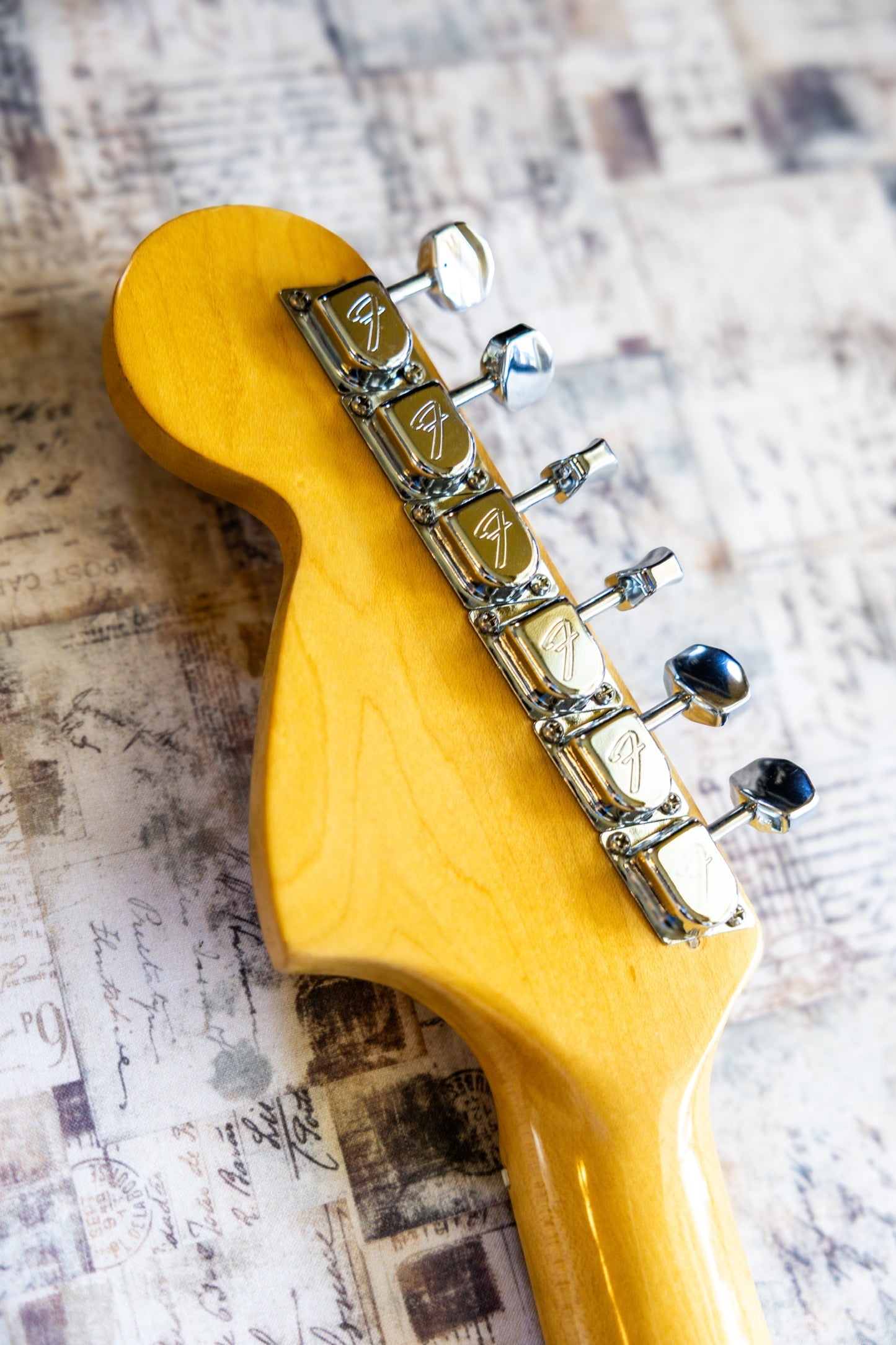 Fender Stratocaster with 3-Bolt Neck, Maple Fretboard 1971 - 1977 - Sunburst