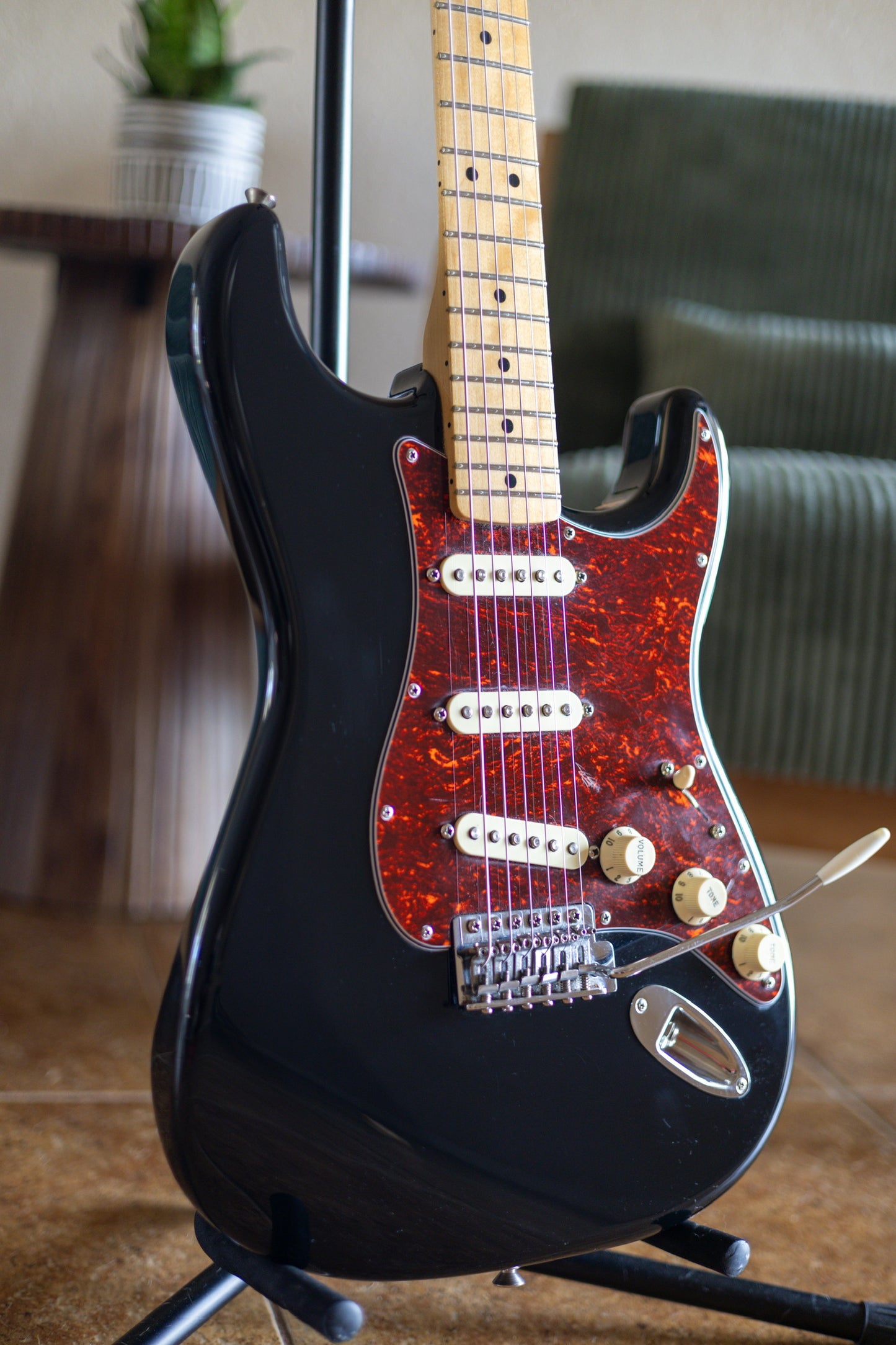 Fender FSR Special Edition Standard Stratocaster with Maple Fretboard 2018 - Black