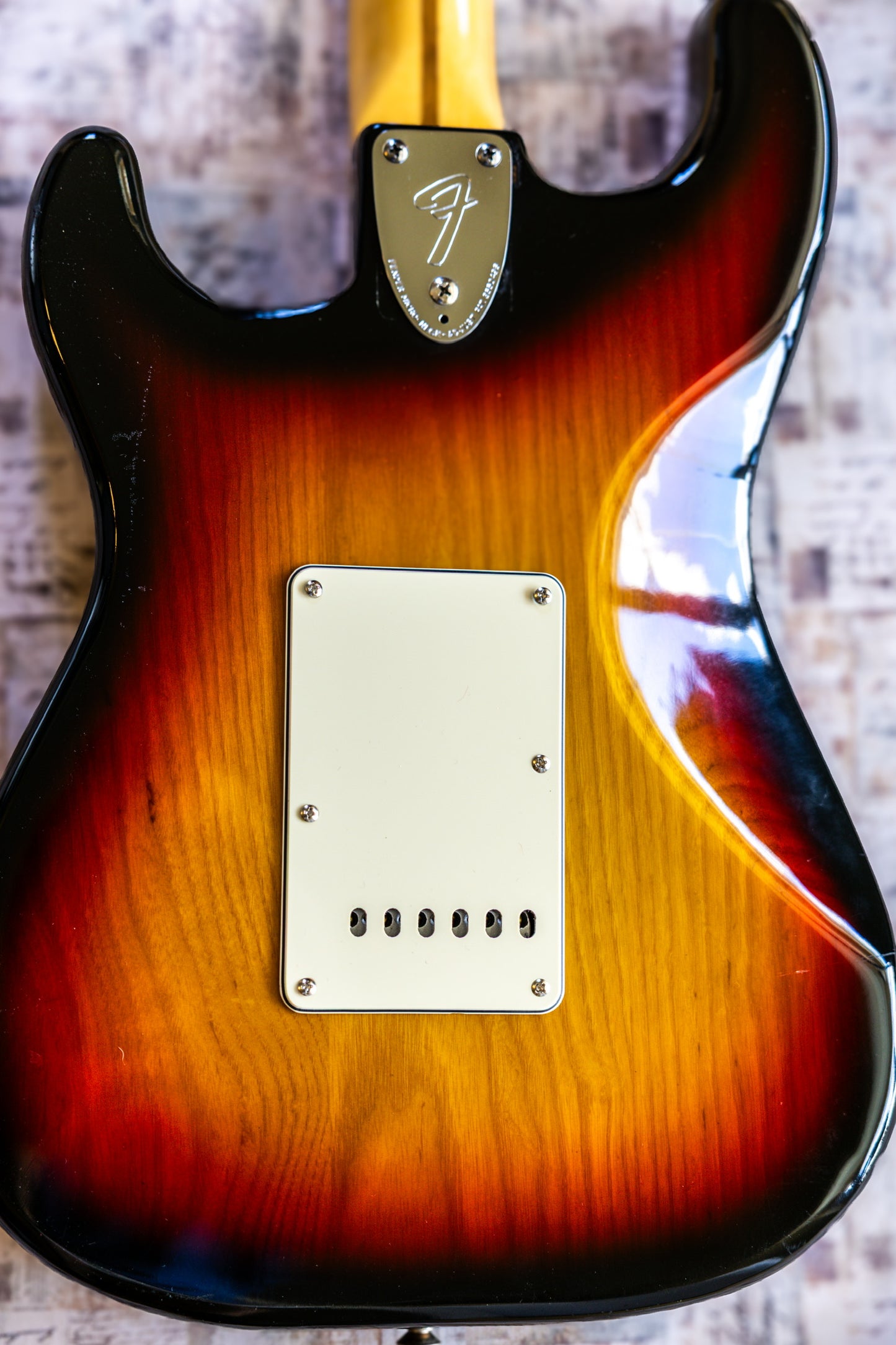 Fender Stratocaster with 3-Bolt Neck, Maple Fretboard 1971 - 1977 - Sunburst