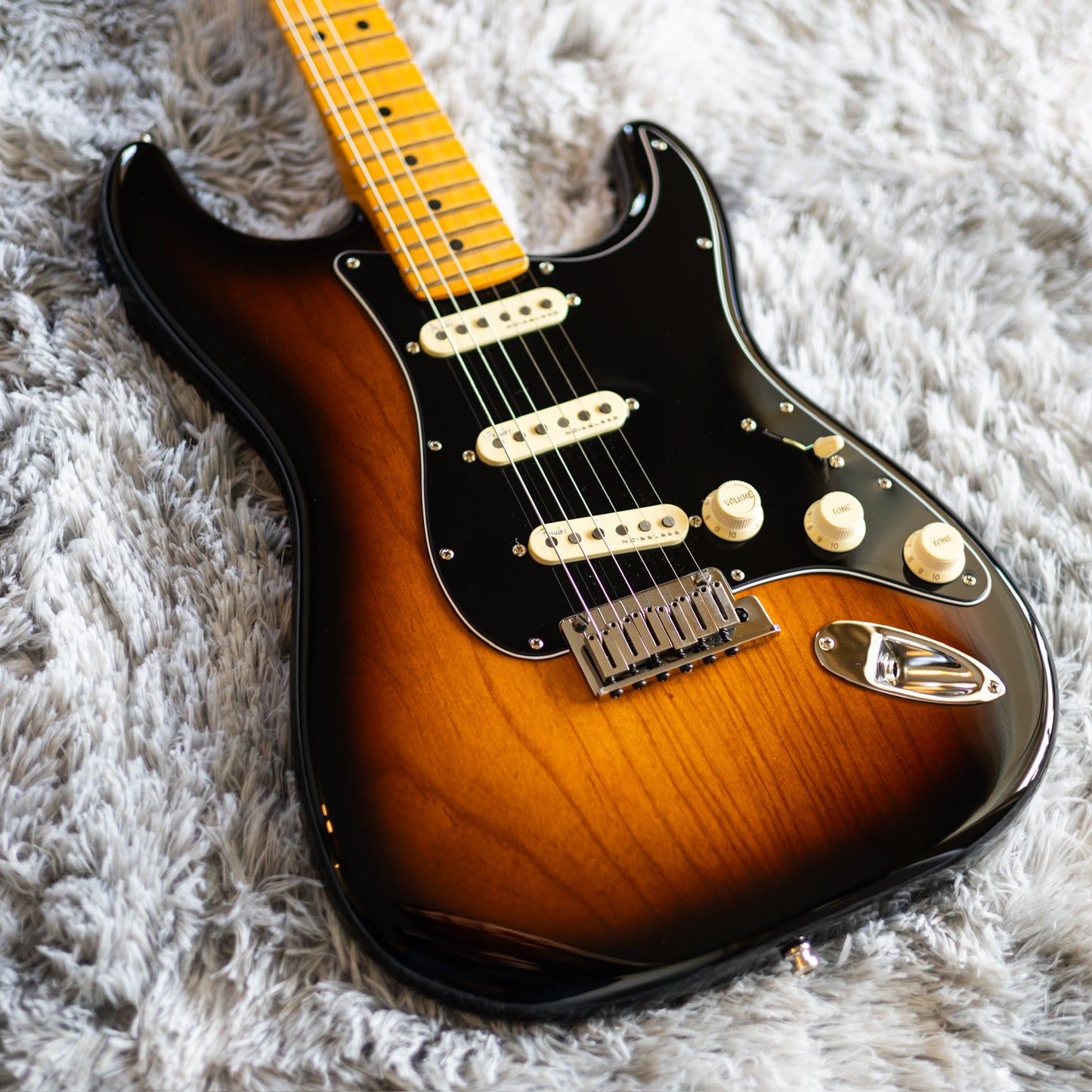 Fender American Ultra Luxe Stratocaster with Maple Fretboard 2021 - Present - 2-Color Sunburst