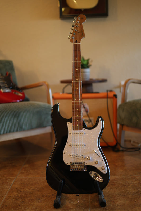 Fender Player Stratocaster with Pau Ferro Fretboard 2018 - Present - Black