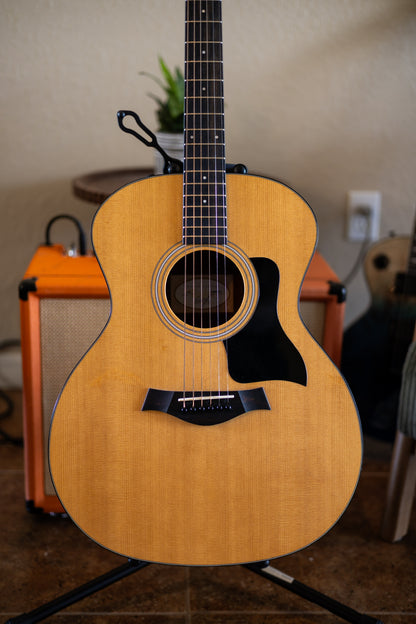 Taylor 114e Walnut with Maple Neck 2019 - Present - Natural
