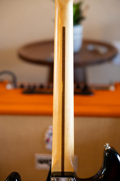 Fender Standard Stratocaster with Maple Fretboard 1998 - 2005 - Brown Sunburst