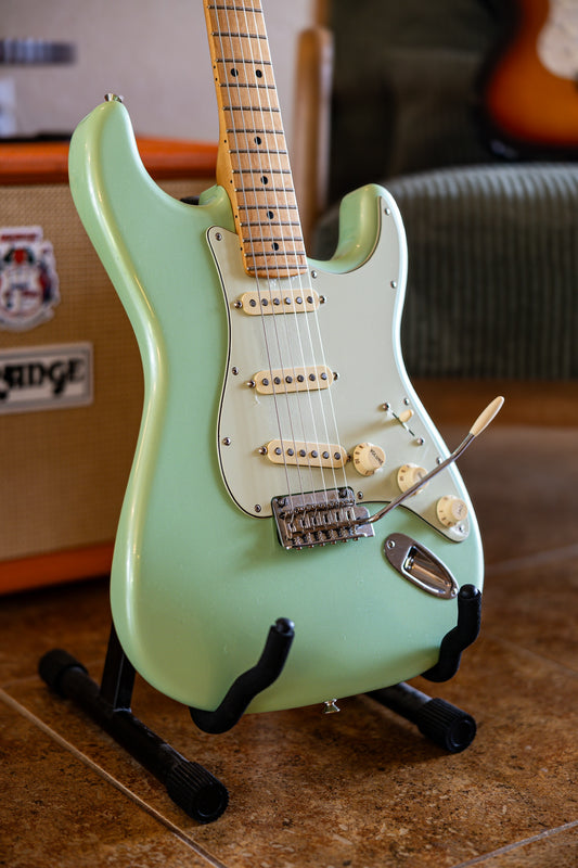 Fender Player Stratocaster with Maple Fretboard 2019 - 2021 - Surf Pearl limited edition
