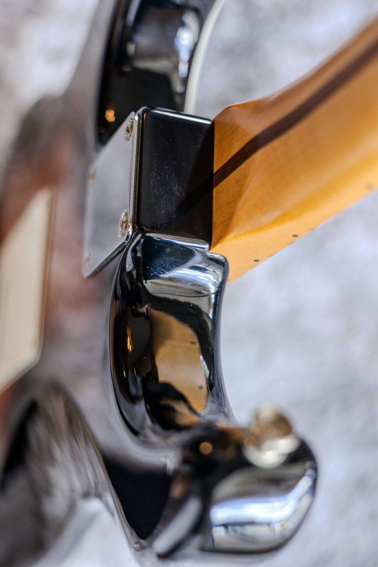 Fender Standard Stratocaster with Maple Fretboard 2006 - 2017 - Brown Sunburst