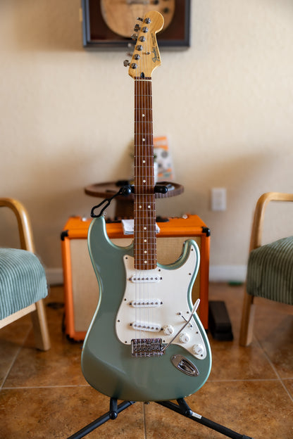 Fender Player Stratocaster with Pau Ferro Fretboard 2018 - 2021 - Sage Green Metallic