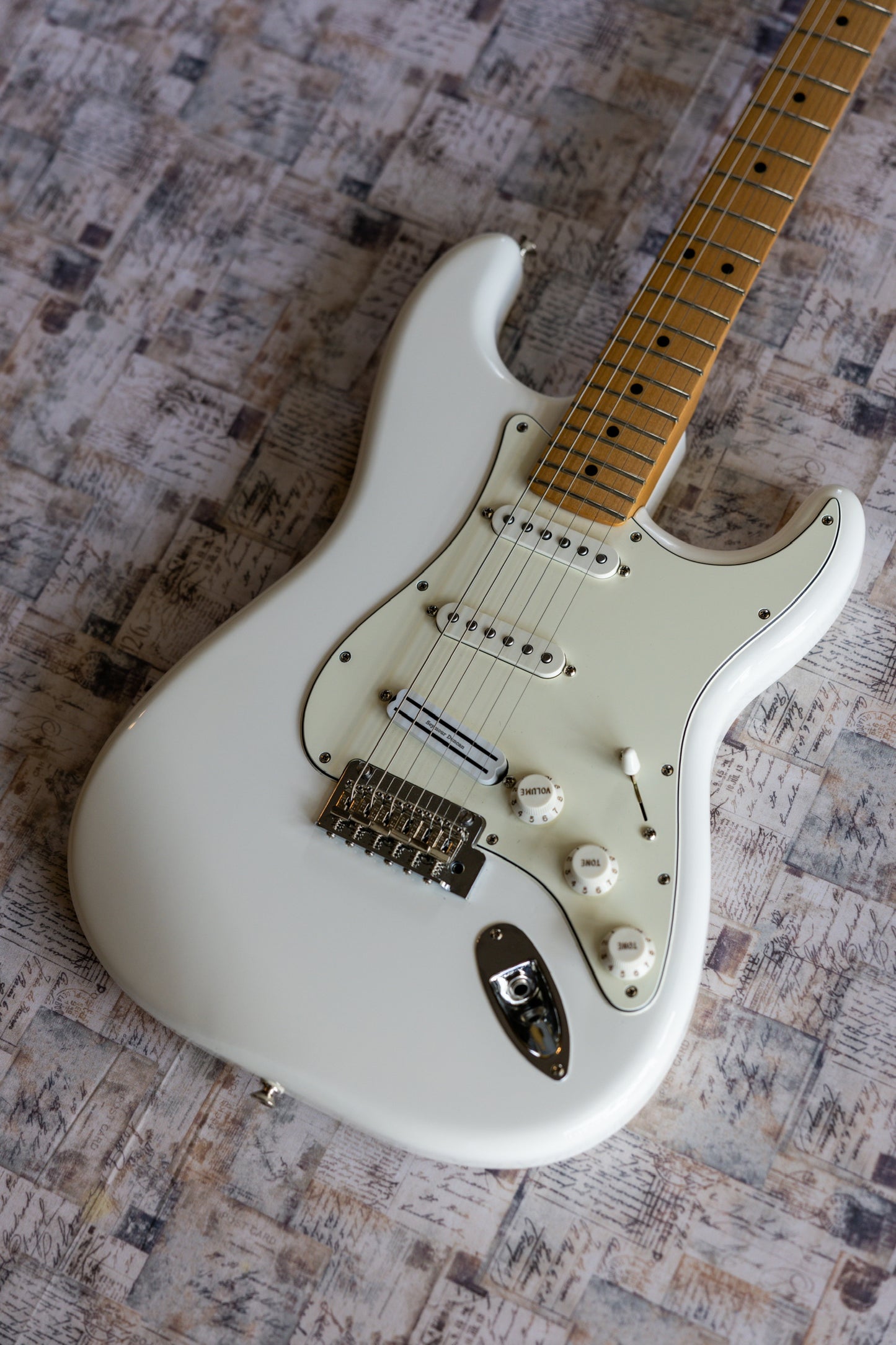 Fender Player Stratocaster with Maple Fretboard 2018 - Present - Polar White