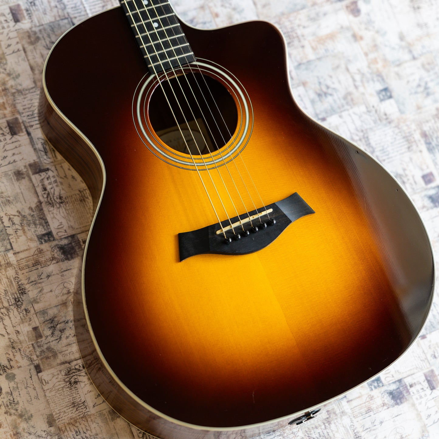 Taylor 214ce-SB DLX with ES2 Electronics 2014 - 2015 - Sunburst