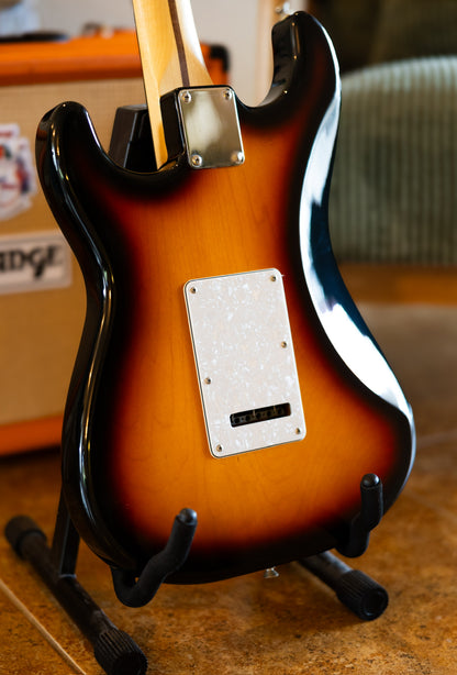 Fender Standard Stratocaster with Maple Fretboard 1998 - 2005 - Brown Sunburst