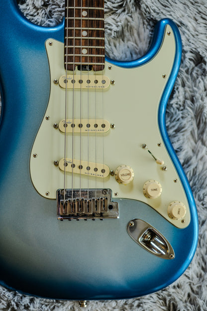 Fender American Elite Stratocaster with Rosewood Fretboard 2016 - 2019 - Sky Burst Metallic