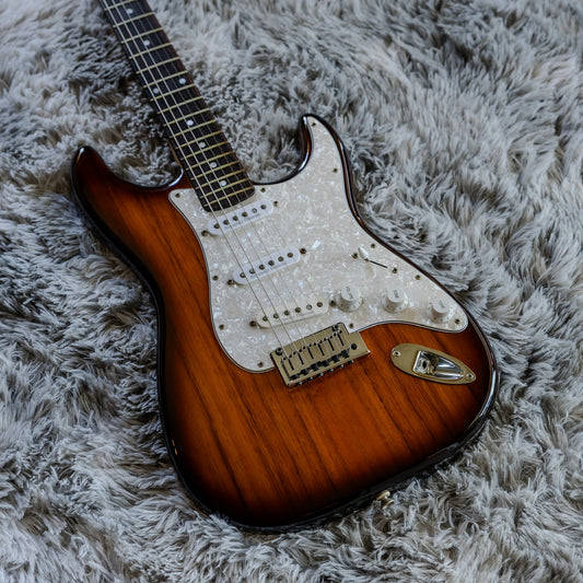 SUPER RARE Fender Special Edition Koa Stratocaster 2006 - 2008 - Antique Burst