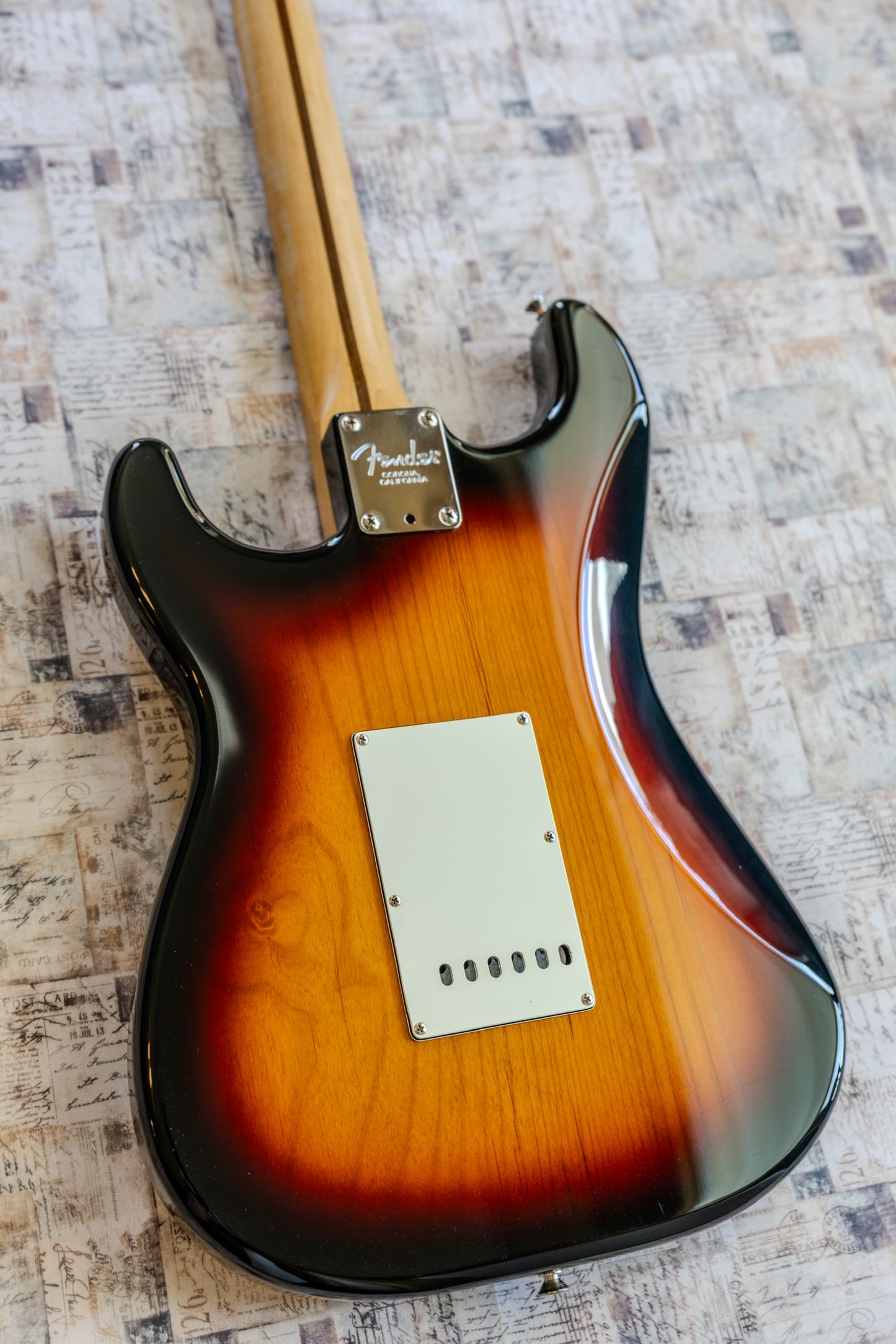 Fender Standard Stratocaster with Maple Fretboard 1998 - 2005 - Brown Sunburst