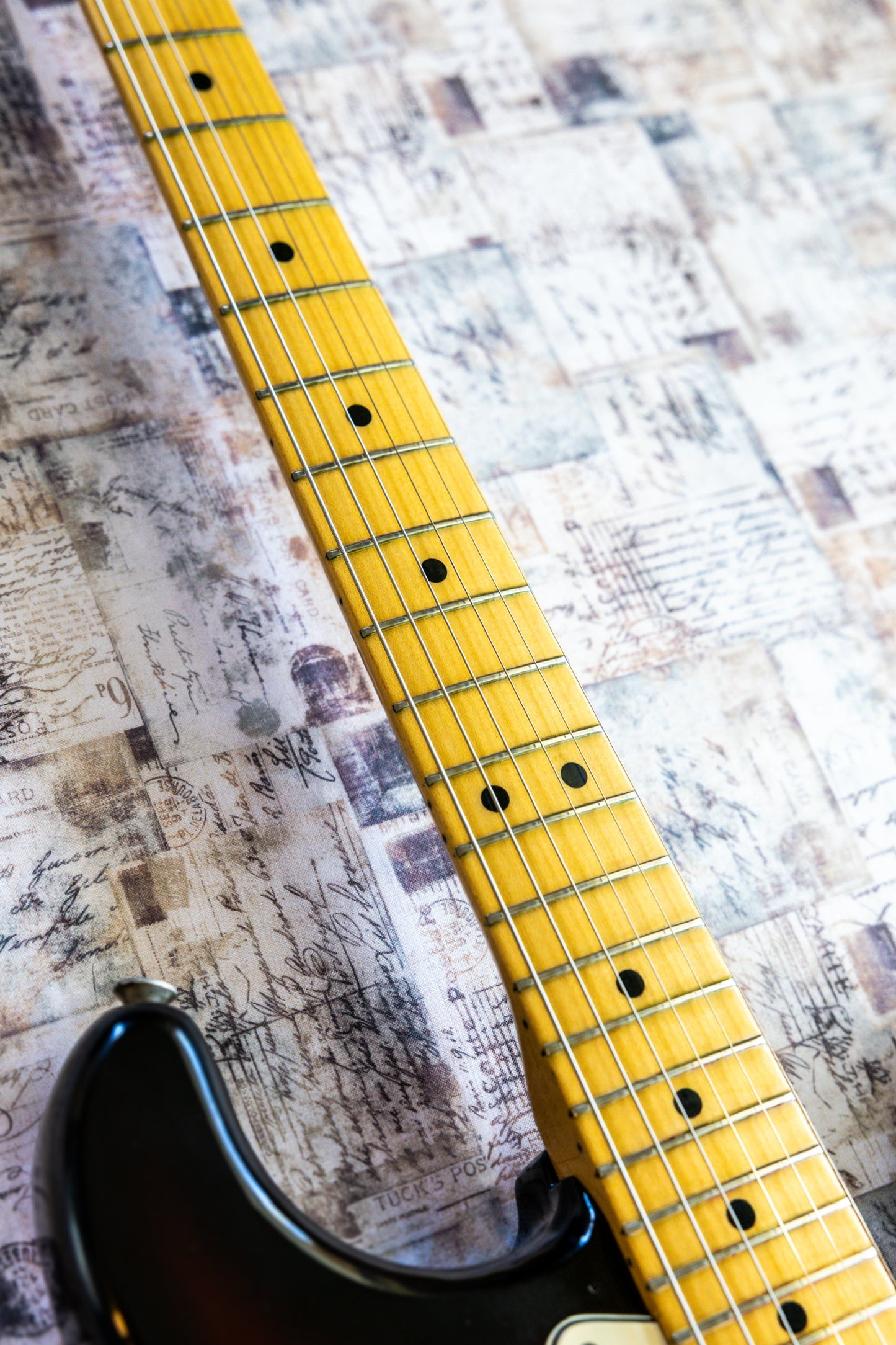 Fender Stratocaster with 3-Bolt Neck, Maple Fretboard 1971 - 1977 - Sunburst