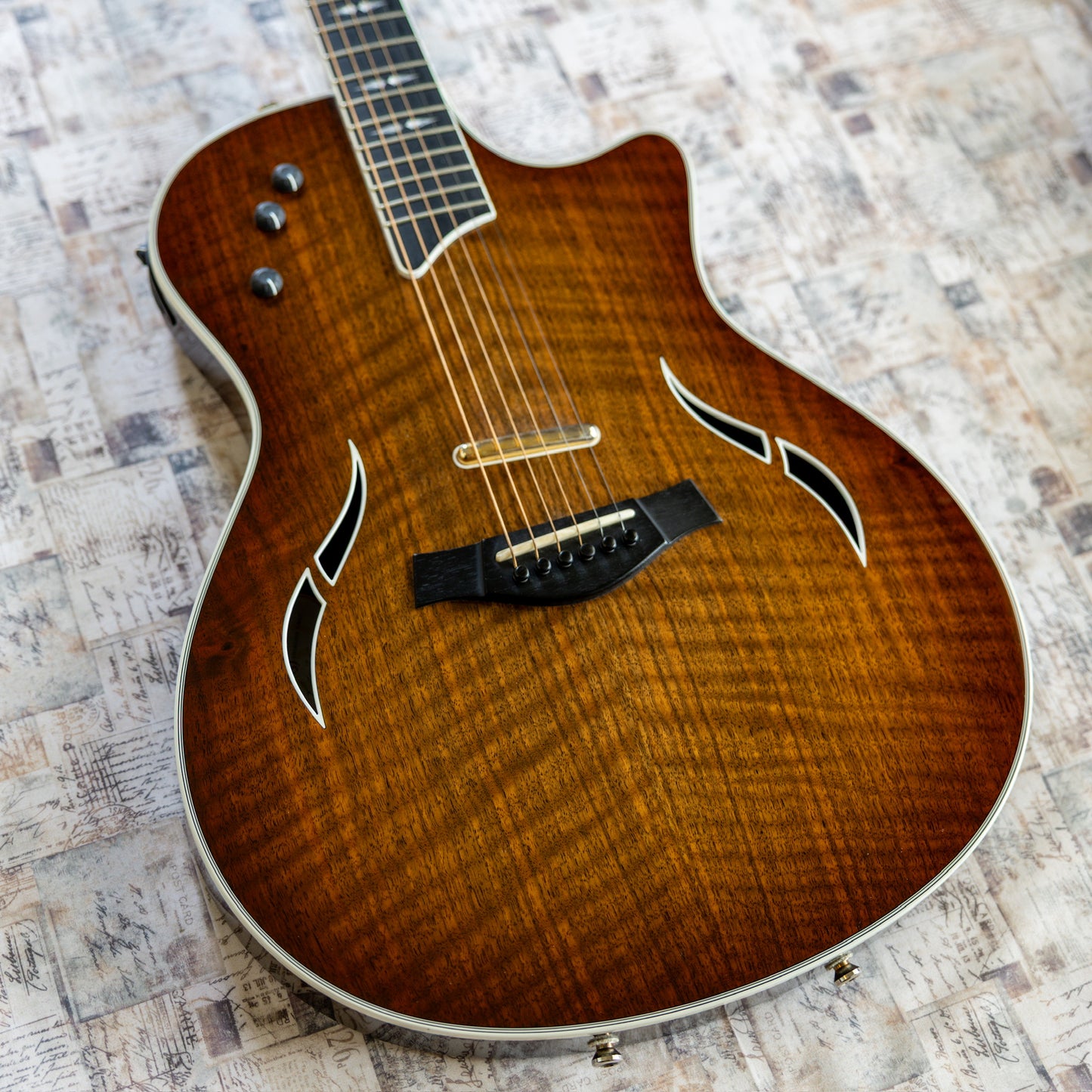 Taylor T5-C4 Custom Walnut 2005 - 2013 - Walnut Shaded Edgeburst