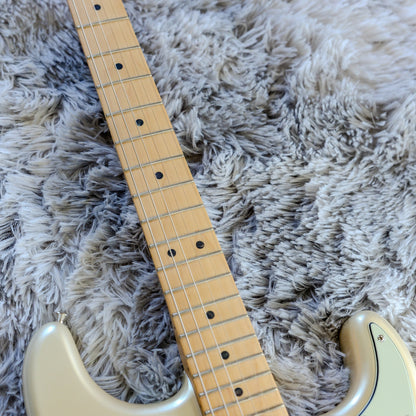 MINTY Fender Deluxe Stratocaster HSS with Maple Fretboard 2017 - 2021 - Blizzard Pearl